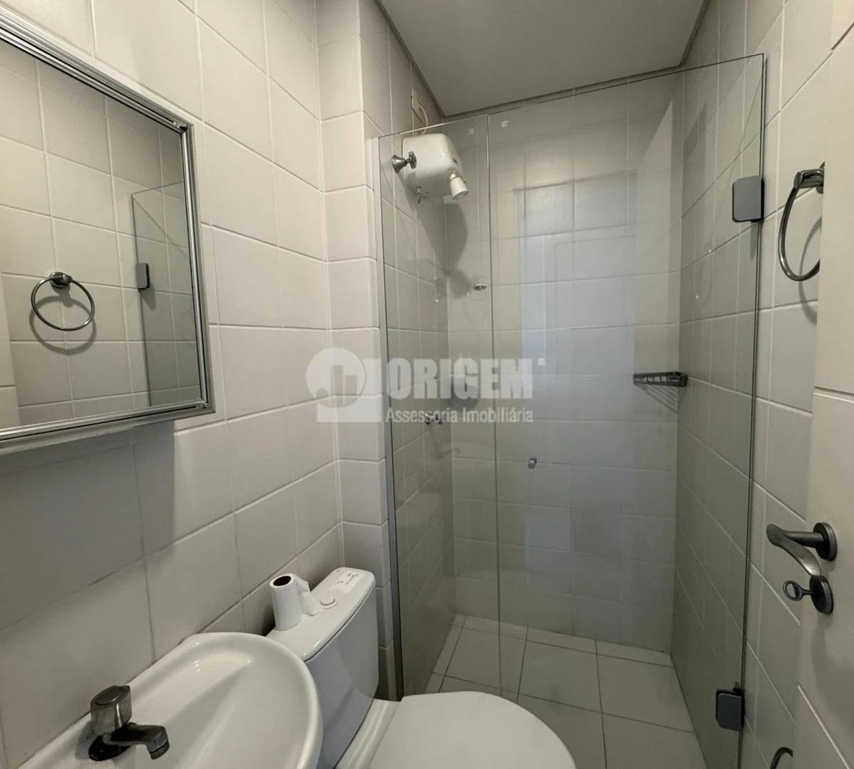 2-bedroom apartment with a bathtub in Curitiba — photo 34