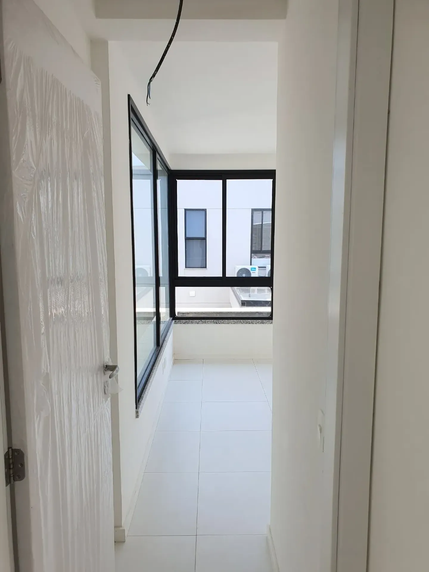 Floor-to-ceiling windows in a 4-bedroom house, 366 m² — photo 36