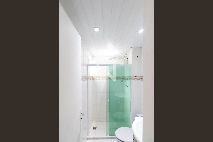 2-bedroom apartment in a building with a gym — photo 6