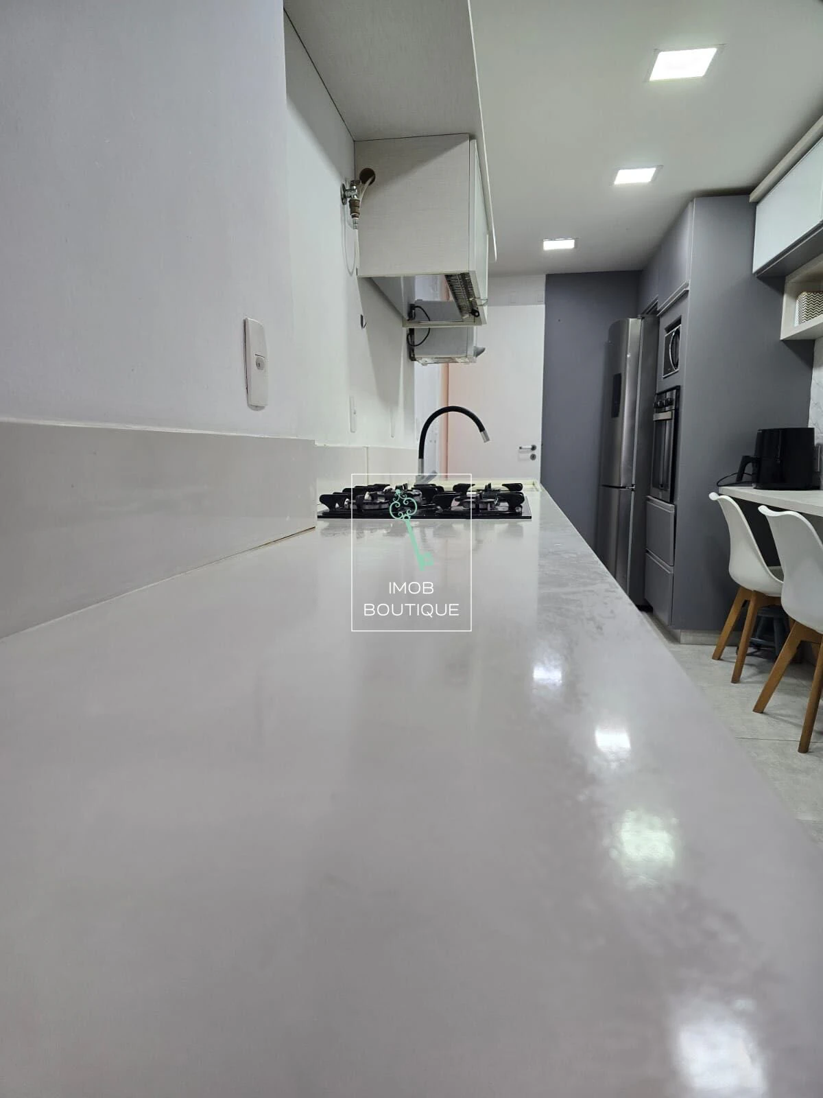 Furnished apartment, 88 m², with a glass-enclosed balcony — photo 18