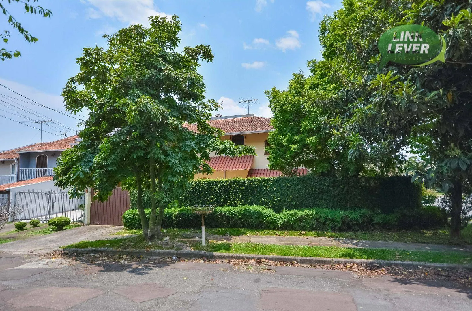 164 m² house with a fireplace and a grill on the balcony — photo 59