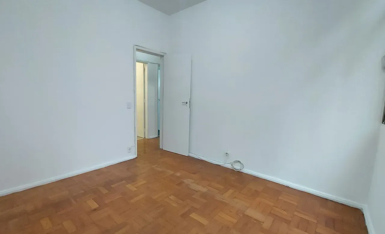 Unfurnished apartment with 3 bedrooms and 2 bathrooms — photo 18