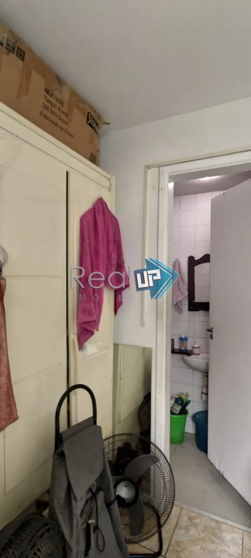 Unfurnished apartment with 3 bedrooms and a glazed balcony — photo 55