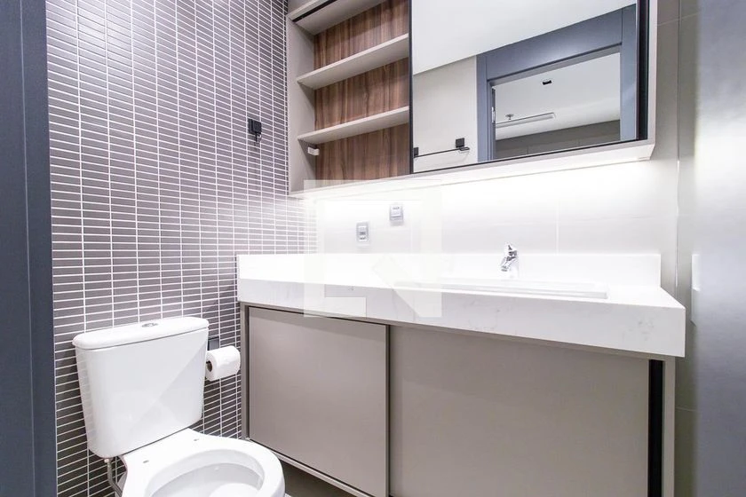 Studio de 1 quarto com box de vidro no banheiro — photo 7