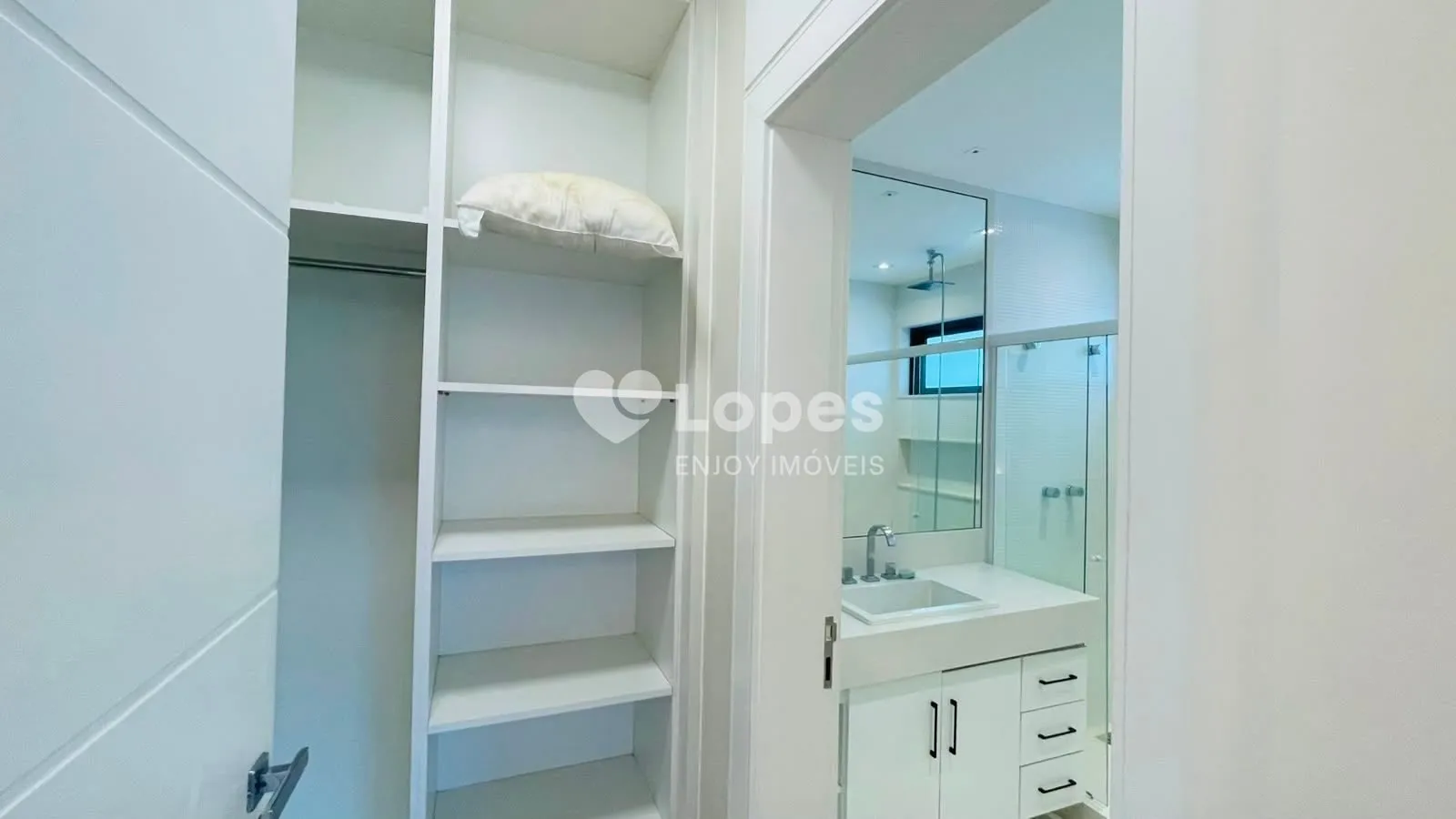 Furnished house with 5 en-suite bedrooms 600 m² — photo 13