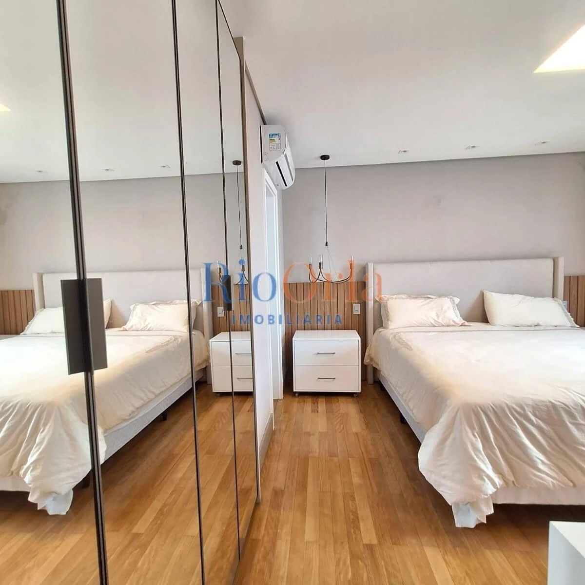 4-bedroom apartment with a walk-in closet