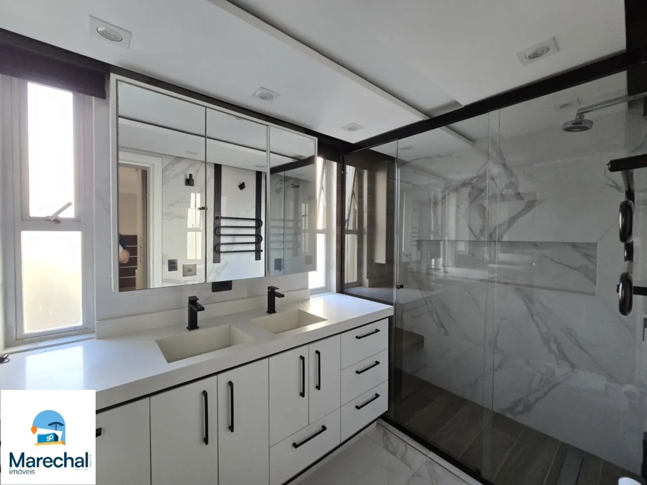 146 m² apartment with 3 bedrooms and 4 bathrooms — photo 19