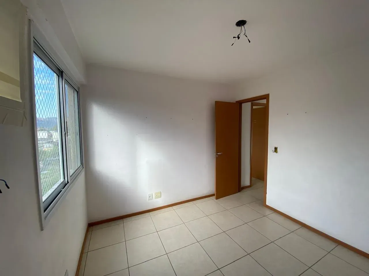 2-bedroom apartment with a mountain view — photo 9