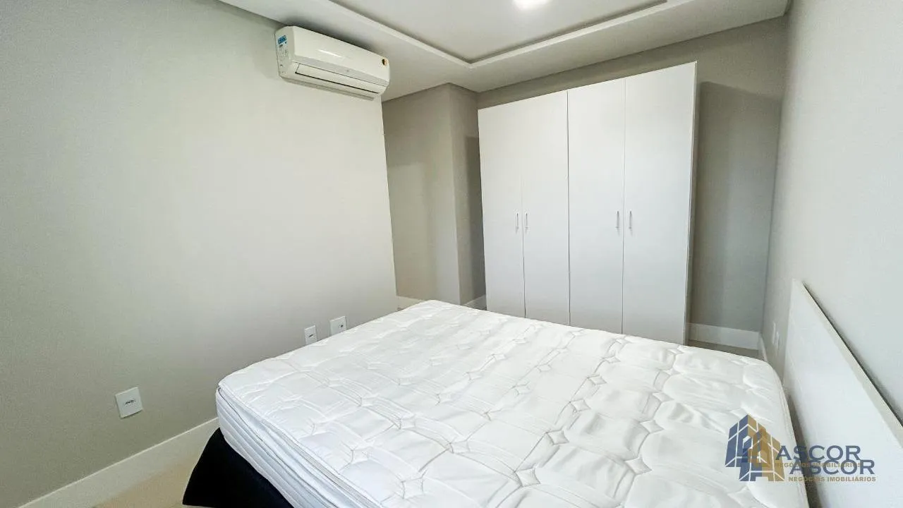 Balcony with a grill in a 2-bedroom apartment, 96 m² — photo 9