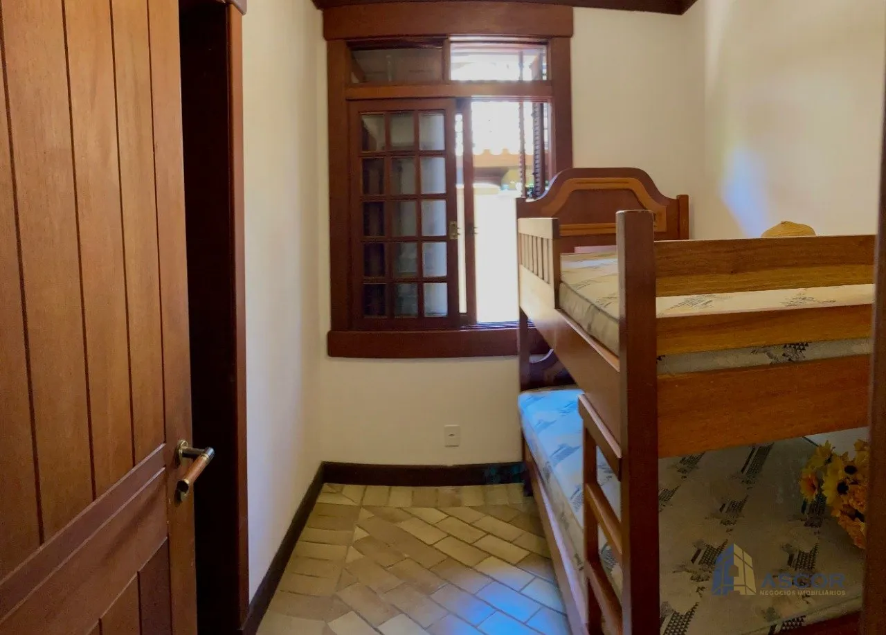 Мебльований будинок: 4 спальні з власними ваннами 600 м² — photo 22