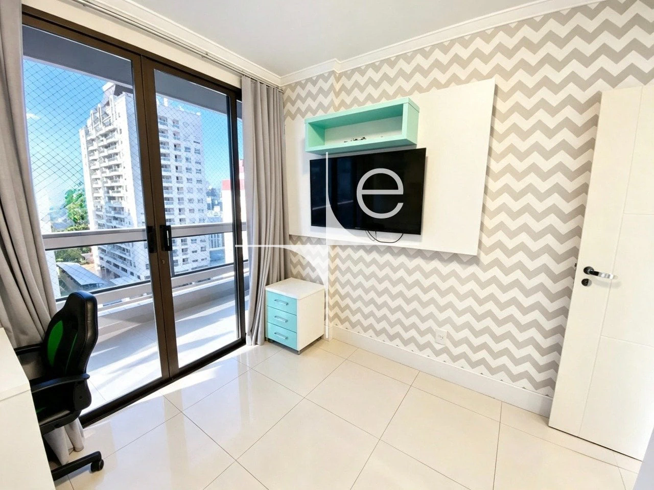 Apartamento de 4 quartos com janelas do piso ao teto, Centro — photo 6