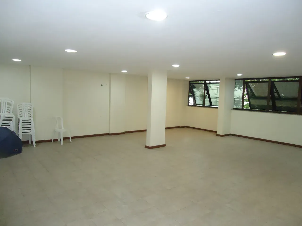 Wood or laminate floors in a 3-bedroom apartment, 107 m² — photo 30