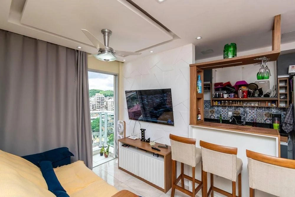 Furnished 2-bedroom apartment with balcony and open kitchen