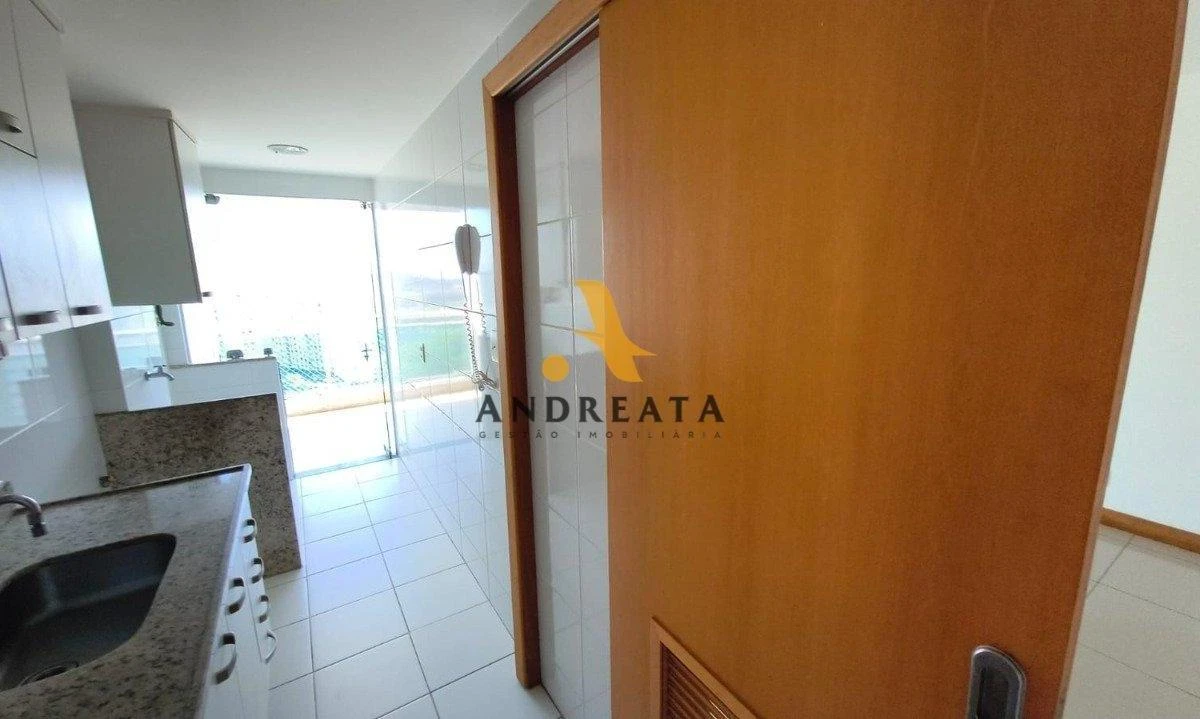 3-bedroom apartment with suite and enclosed balcony — photo 36