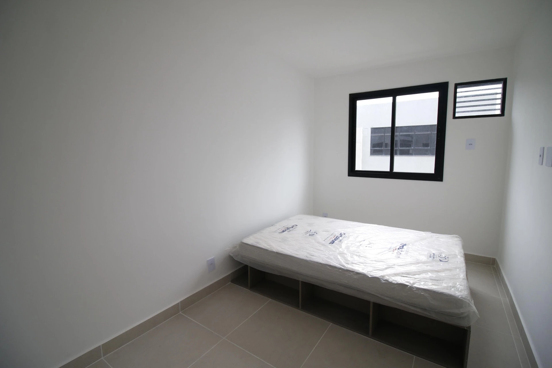 Apartamento de 1 dormitorio con cocina abierta y balcón — photo 3