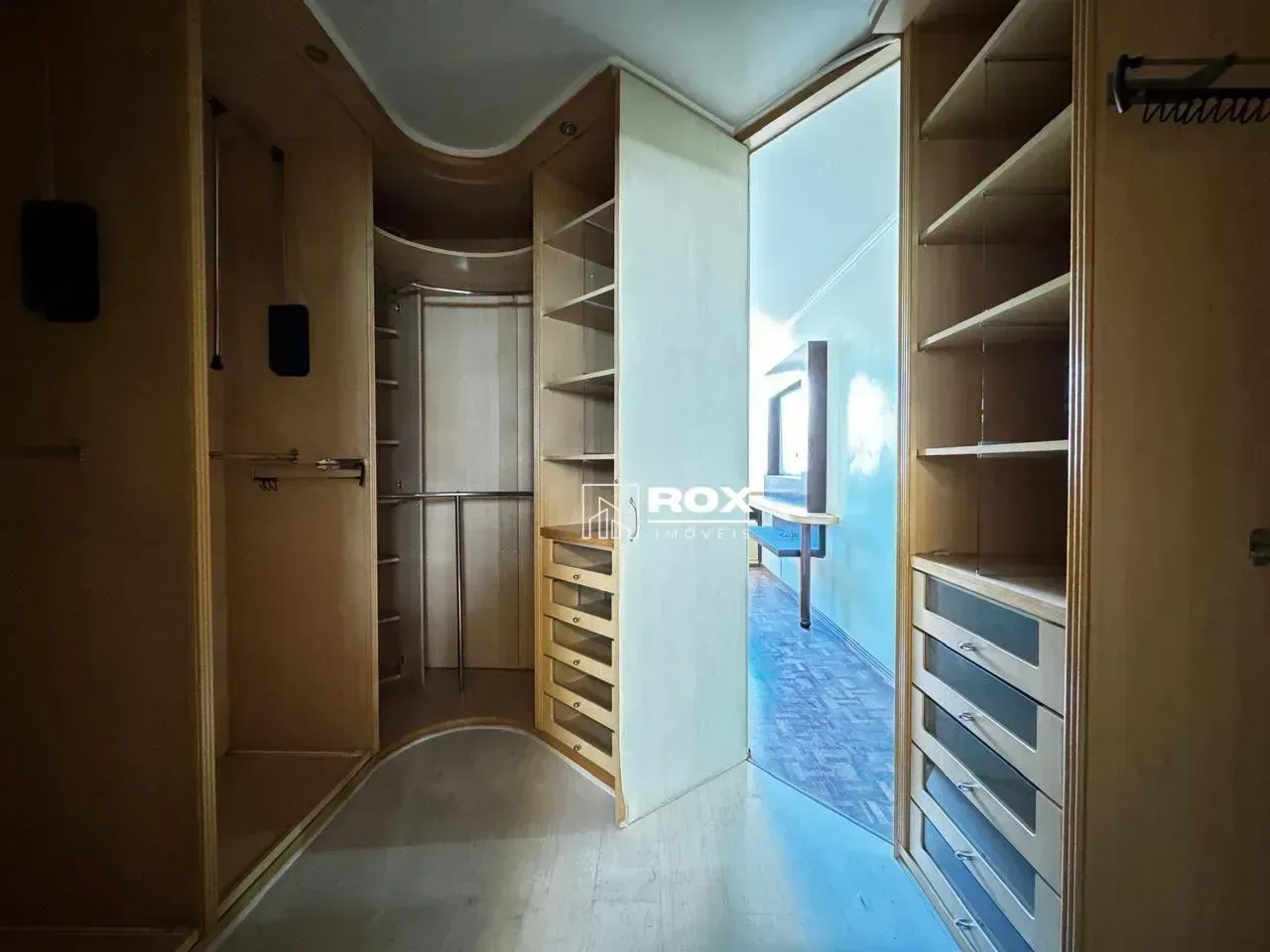 250 m² apartment with 3 bedrooms and a gas stove — photo 33
