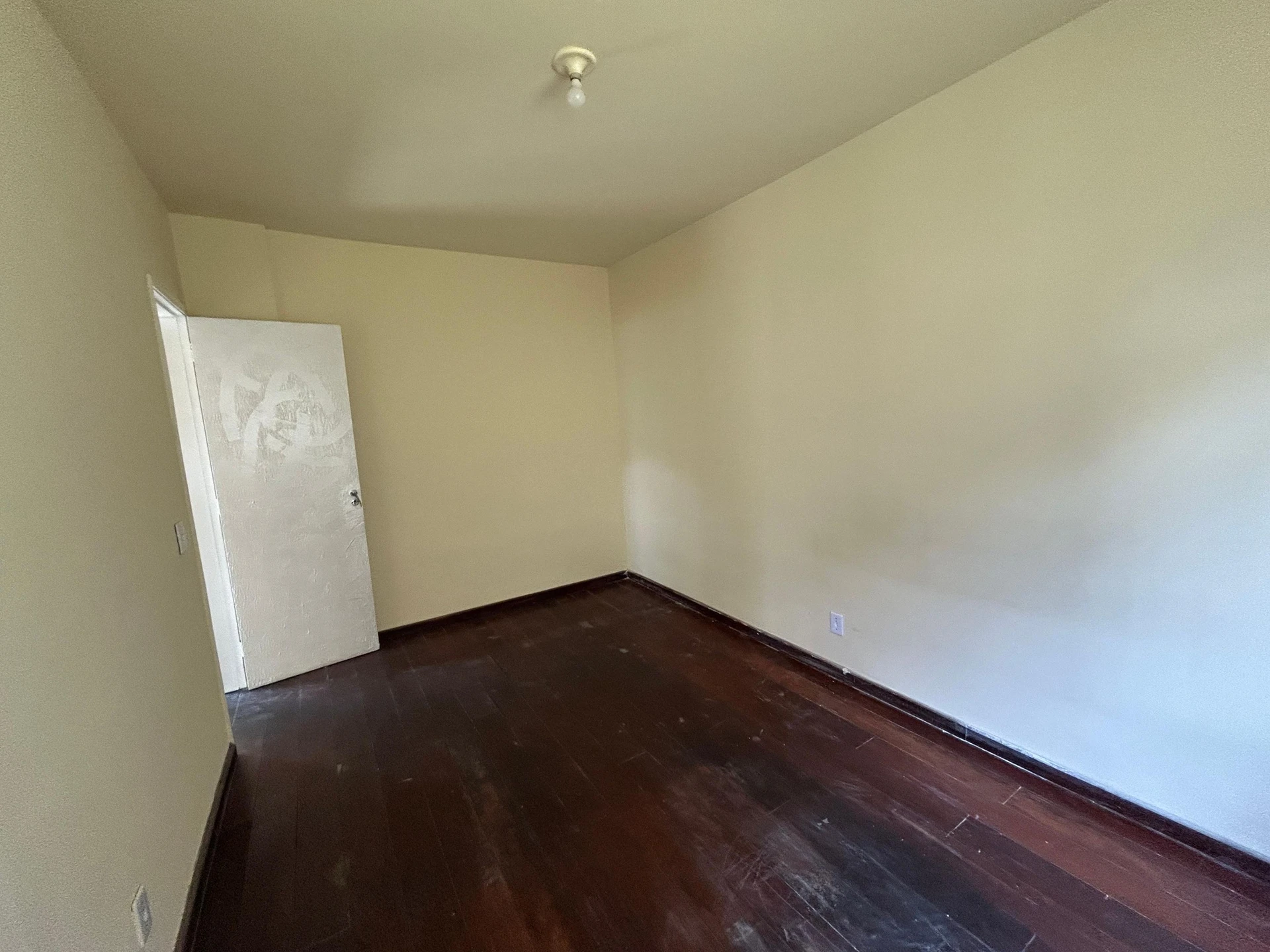 Деревянный пол или ламинат и 2 спальни: квартира 80 м² — photo 31