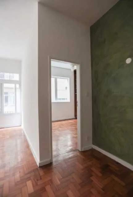 3-bedroom apartment with closed kitchen and laundry area — photo 10