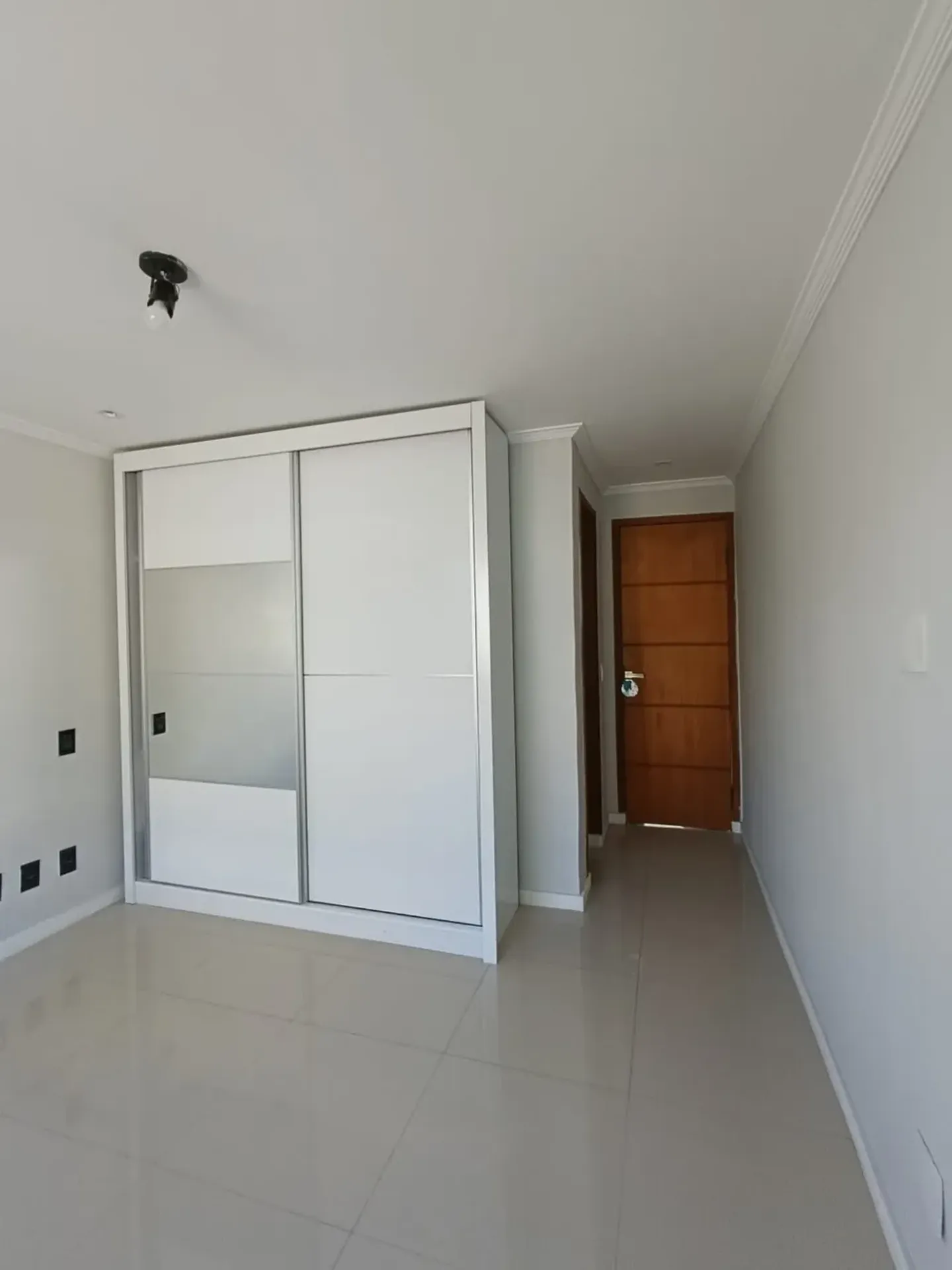 House with 4 bedrooms and 5 bathrooms — photo 26