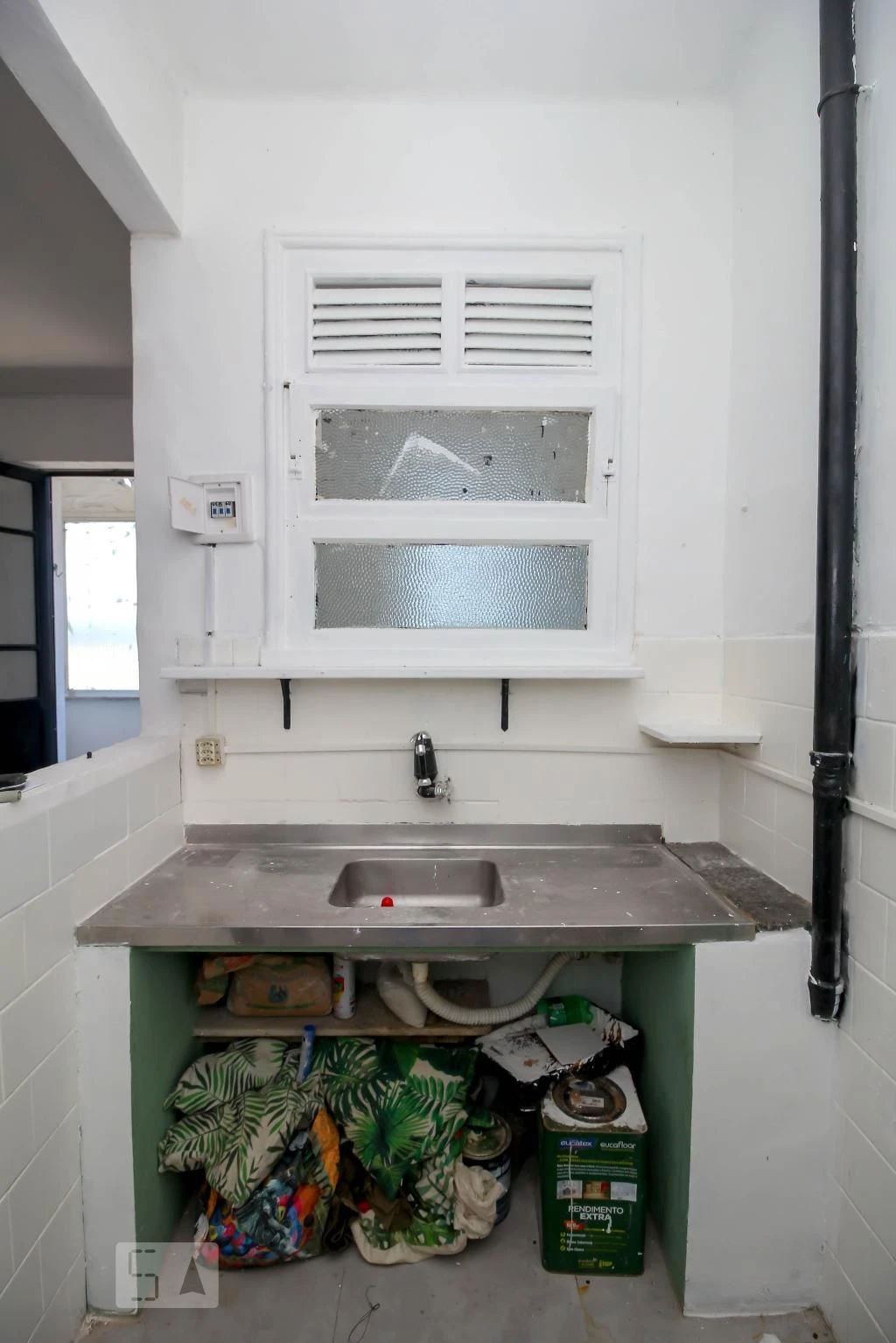 Unfurnished studio with 1 bedroom and a balcony — photo 9