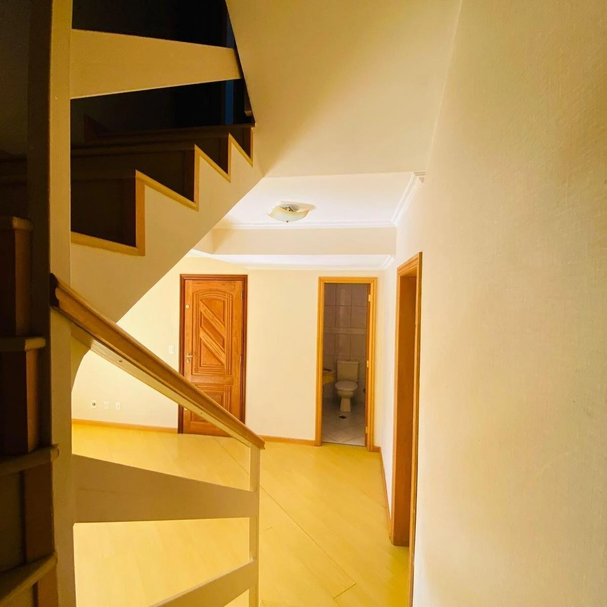 3-bedroom house with a glass-enclosed balcony in Curitiba — photo 5