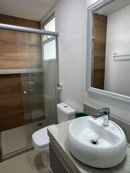 One-bedroom apartment in a building with a gym — photo 10