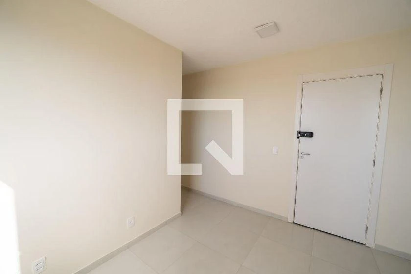 2-bedroom apartment in a building with a gym — photo 4