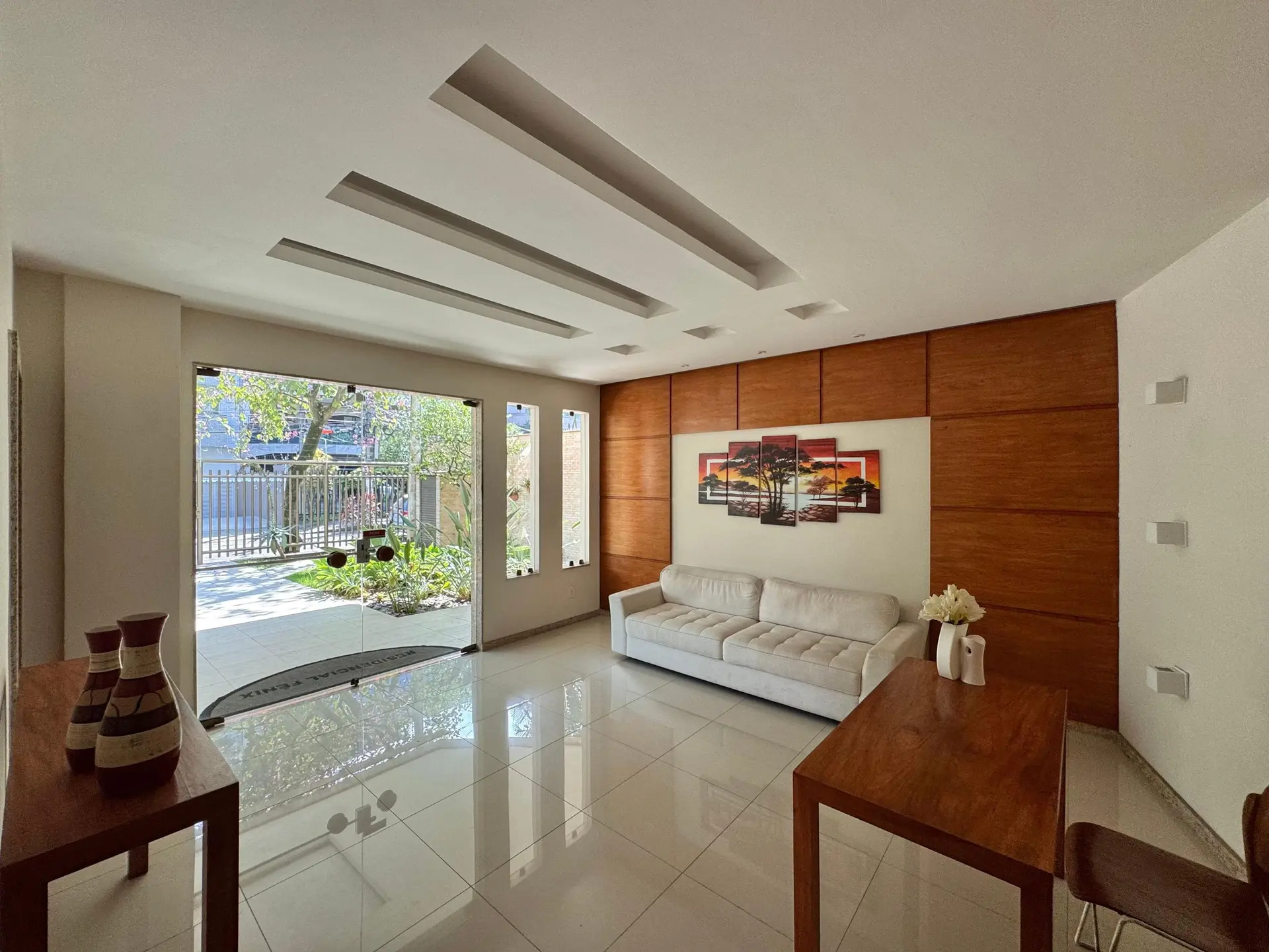 Unfurnished 3-bedroom apartment with a glassed balcony — photo 17