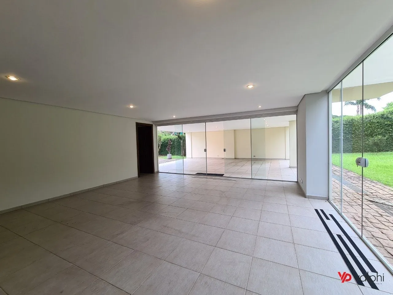 Condo house with 3 en-suite bedrooms and private garden — photo 46