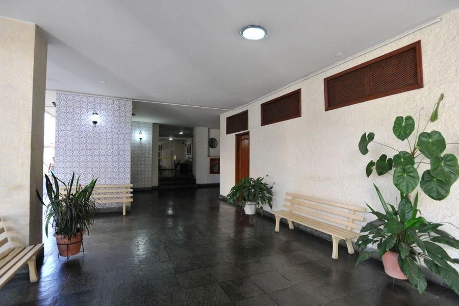 Wood or laminate floors in a 2-bedroom apartment, 54 m² — photo 8