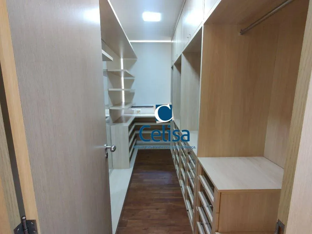 Furnished 294 m² apartment with a balcony grill — photo 4