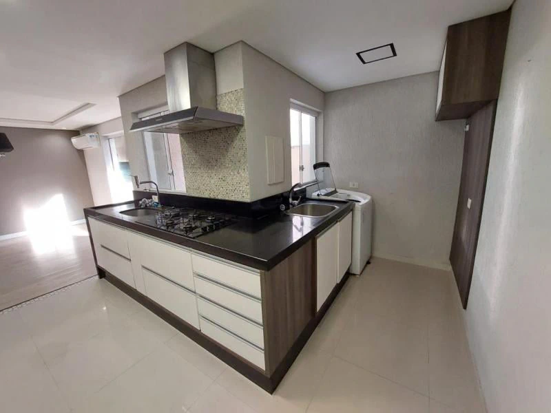 House, 130 m², with a walk-in closet