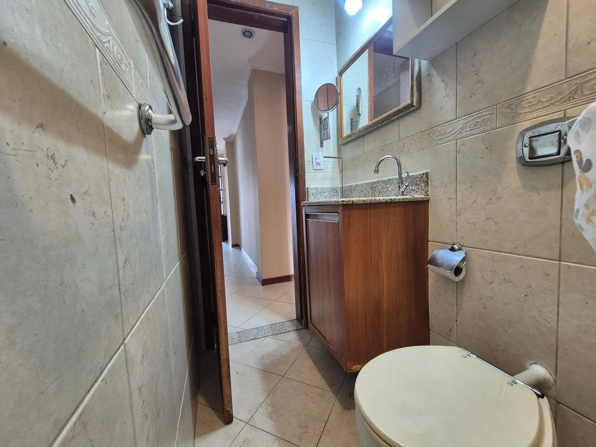 3-bedroom apartment with 1 en-suite and 3 parking spots — photo 2