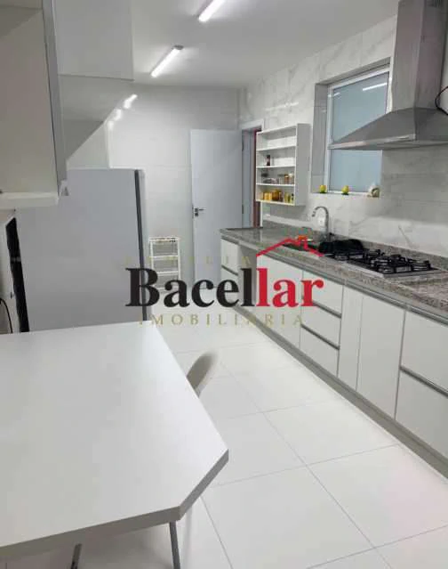 Apartamento mobiliado com 4 quartos e 300 m² — photo 12