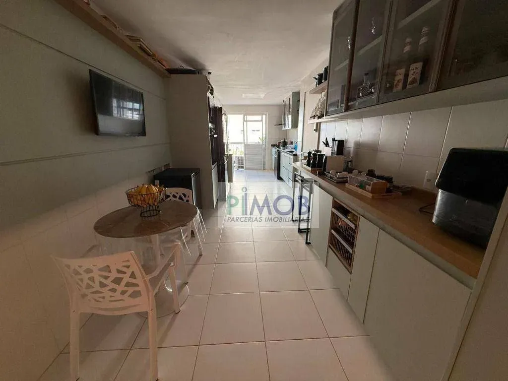 227 m² apartment with 5 bedrooms and 5 bathrooms — photo 25