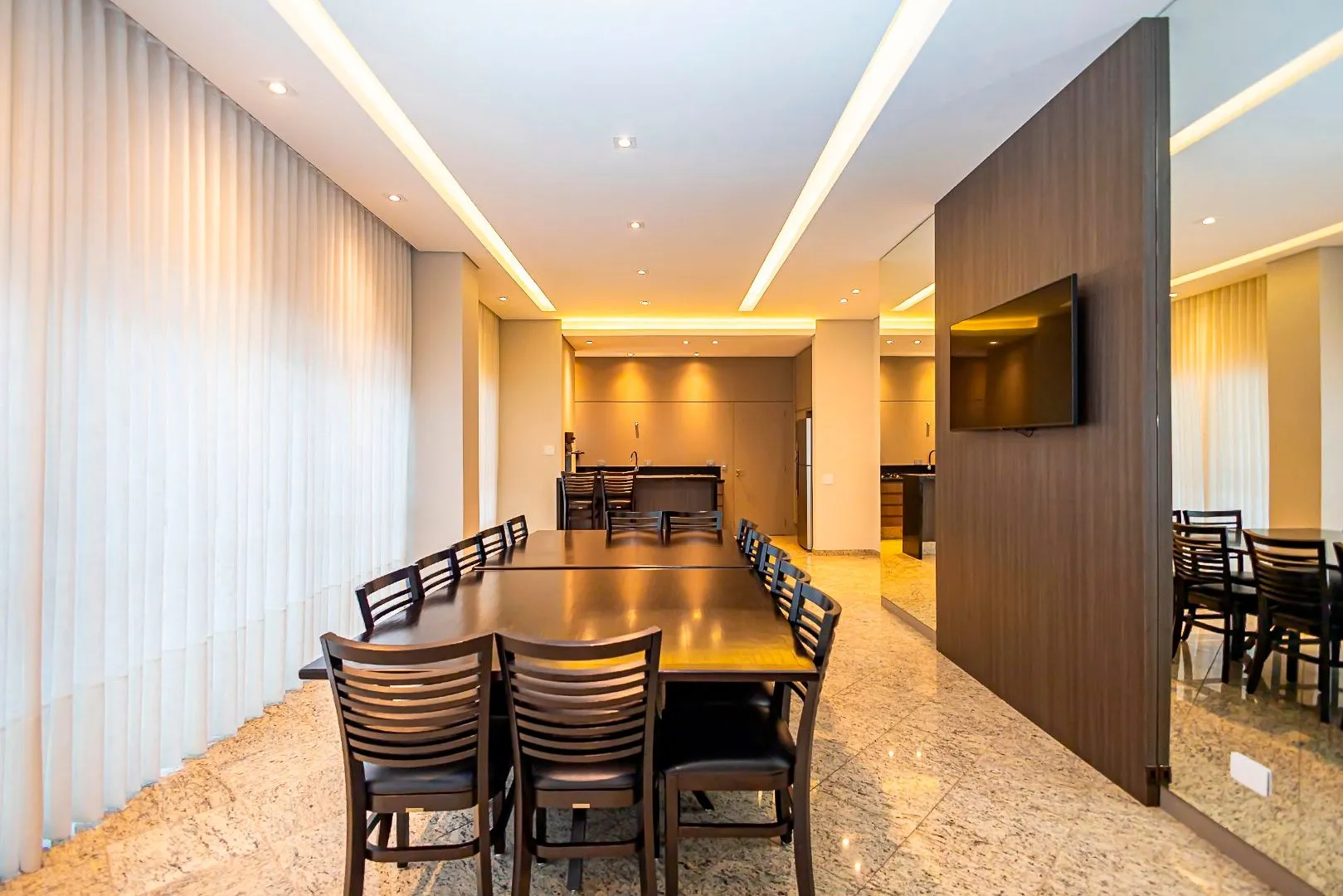 Furnished apartment with open-plan kitchen and 4 bedrooms — photo 45