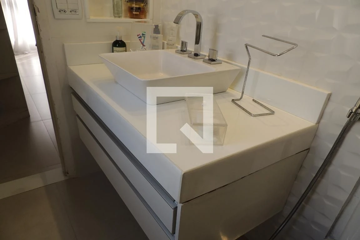 Furnished 3-bedroom apartment with 3 bathrooms and balcony — photo 41