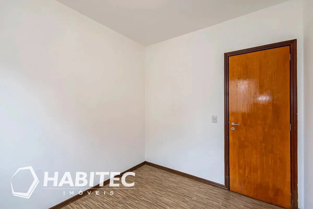 Wood or laminate floors in a 3-bedroom apartment, 102 m² — photo 17