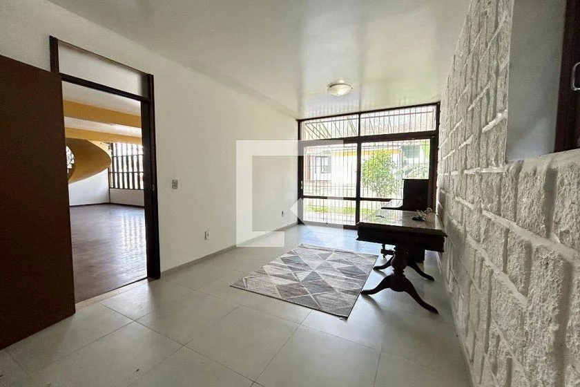 4-bedroom house with a bathtub — photo 19