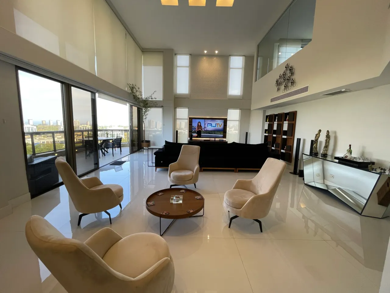 Apartamento de 4 dormitorios con balcón acristalado y 267 m² — photo 16