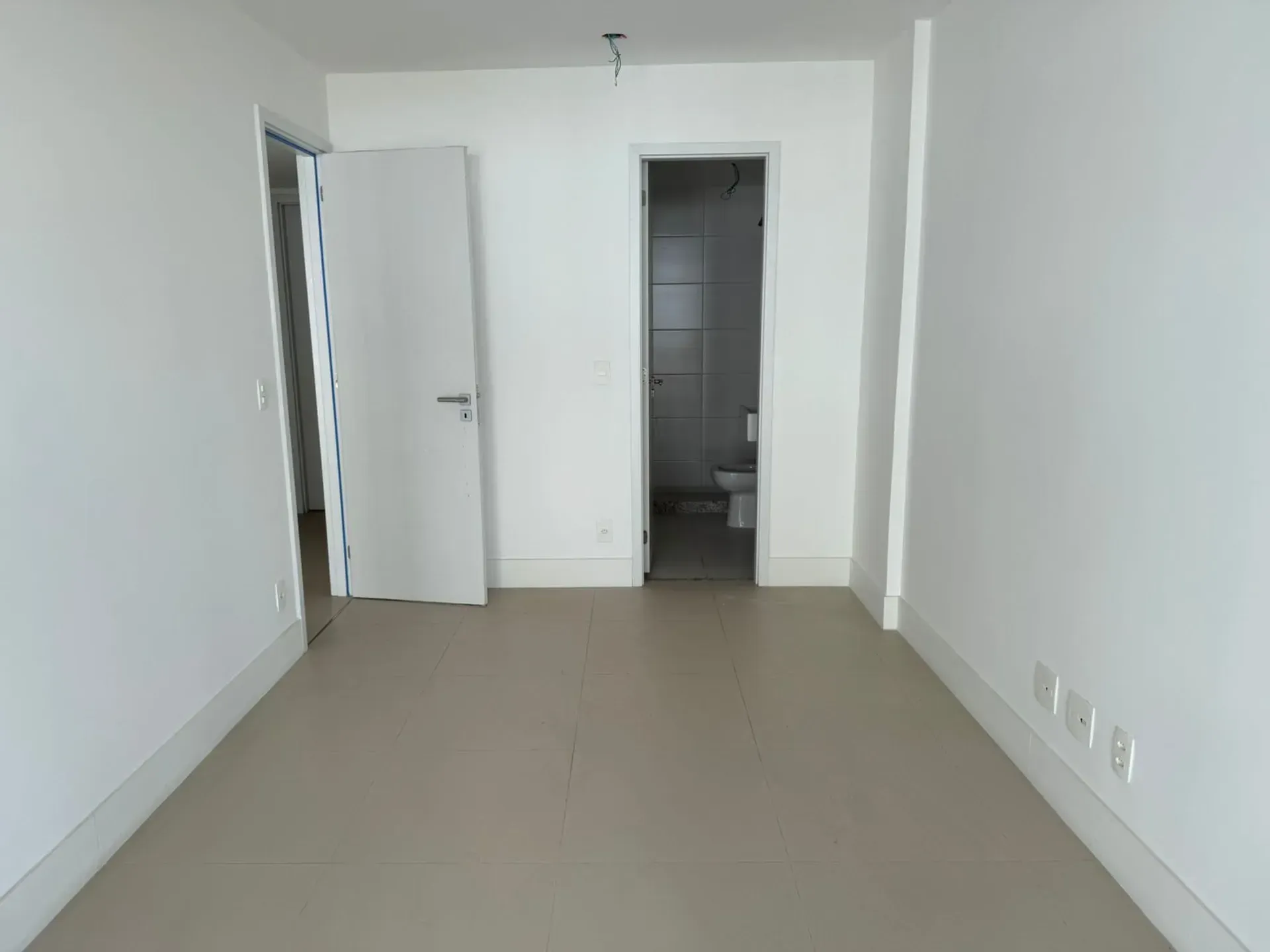 Apartment with balcony, 3 bedrooms and 2 parking spots — photo 17