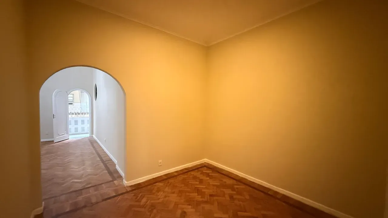 4-bedroom apartment, 1 with its own bathroom, 240 m² — photo 22