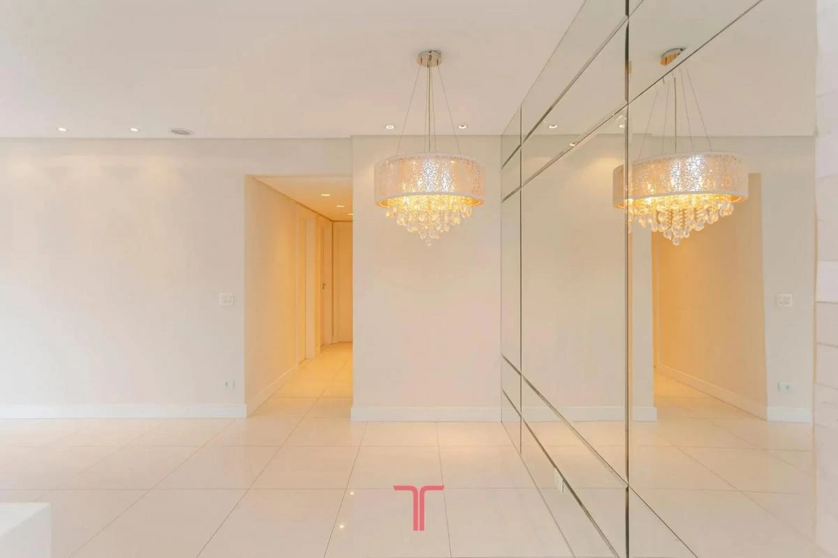 3-bedroom apartment in a building with a pool — photo 12