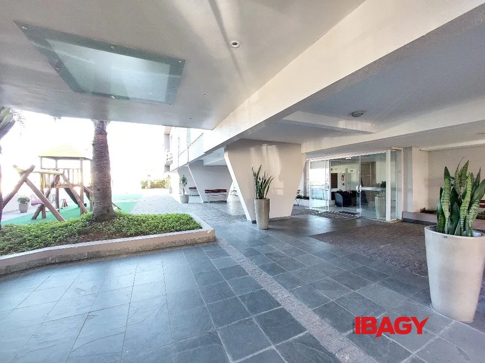 Furnished 95 m² apartment with 2 bedrooms and a desk — photo 21
