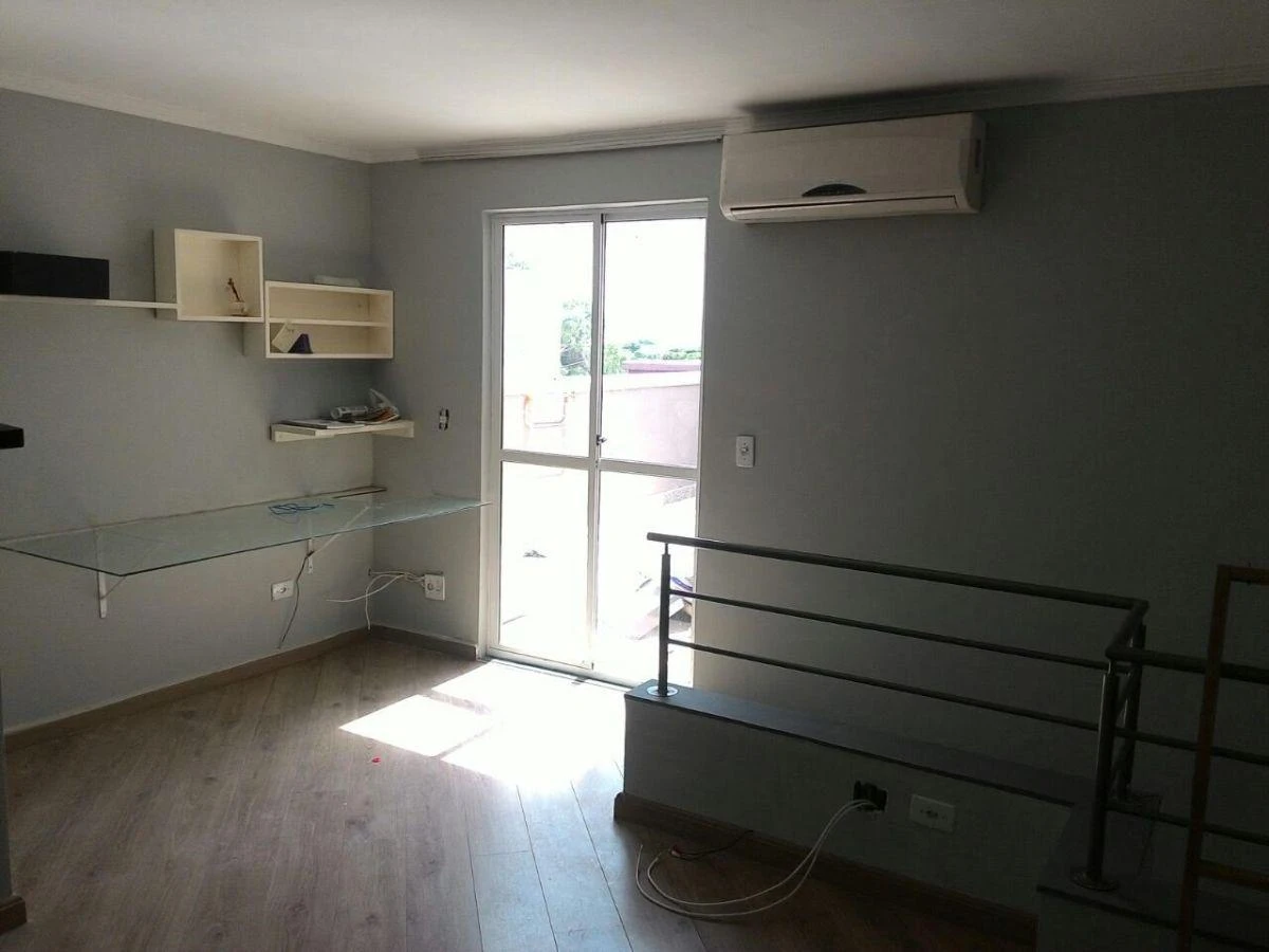 One-bedroom apartment with a home office