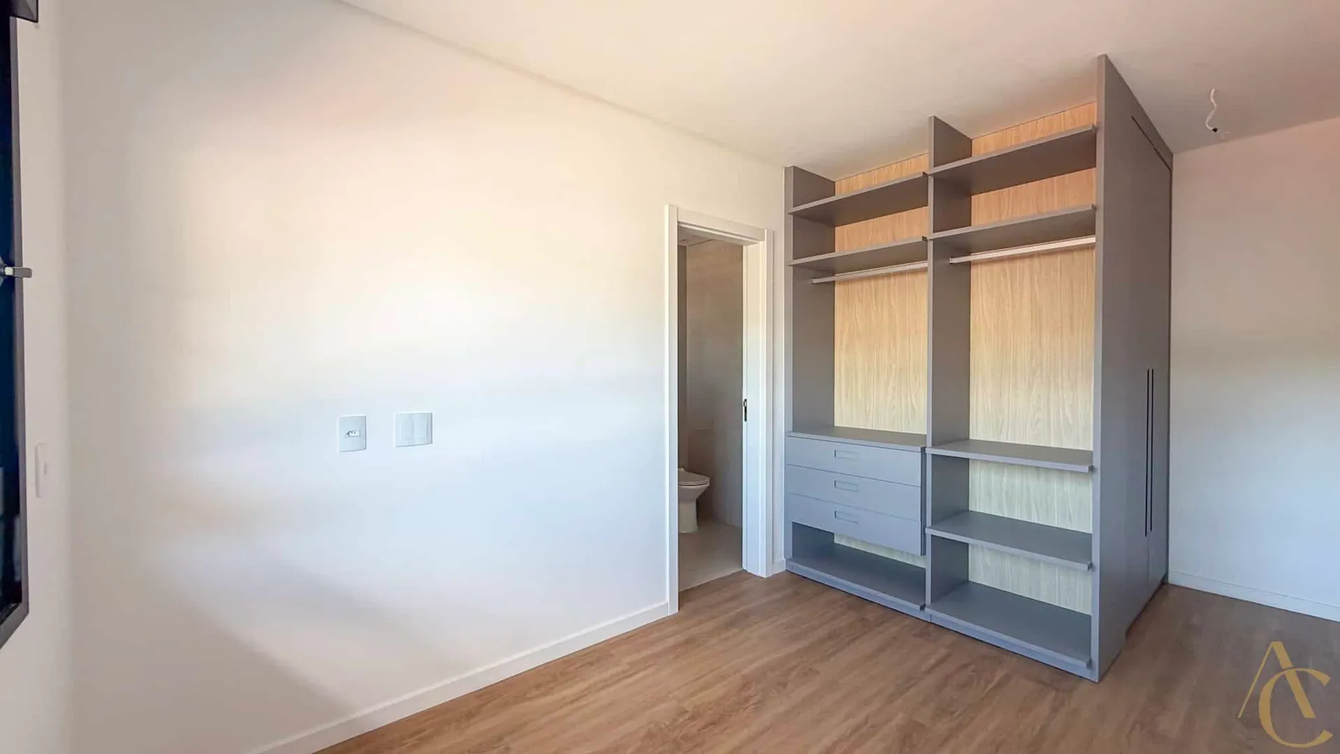Glass-enclosed balcony in a 2-bedroom apartment, 69 m² — photo 39