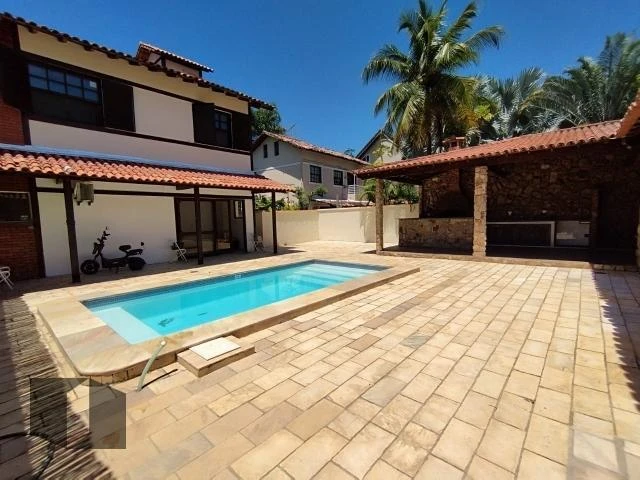 602 m² house with 4 bedrooms and a gas stove kitchen — photo 8