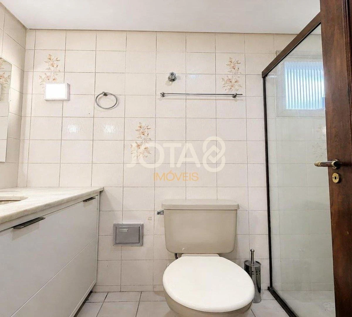 3-bedroom apartment in a building with a gym — photo 21
