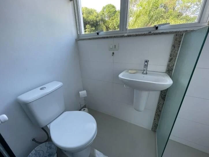 Ventanales de piso a techo y 4 dormitorios: casa de 400 m² — photo 45