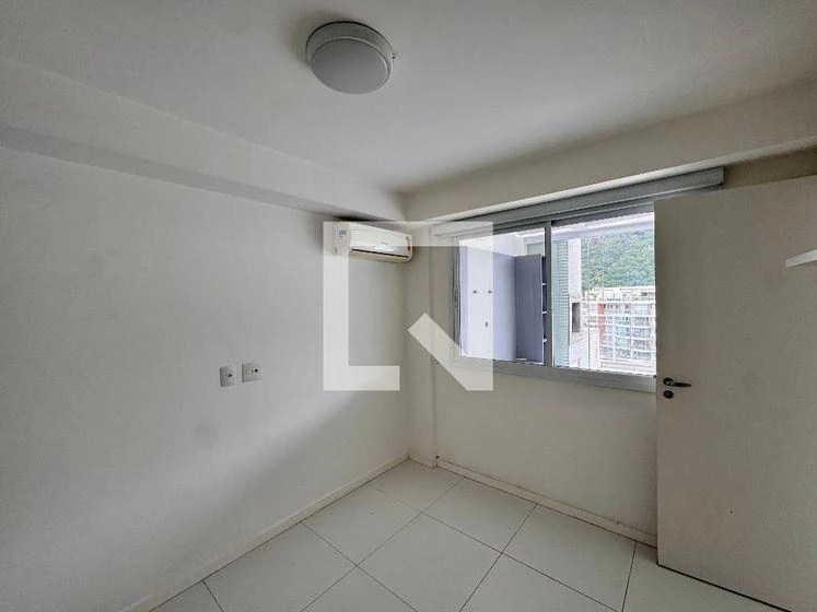 3-bedroom apartment with a mountain view in Rio de Janeiro — photo 35